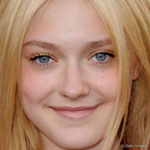 A sombra dourada foi a escolha da atriz para iluminar o olhar durante o Festival de Cinema de Los Angeles, em 2010
